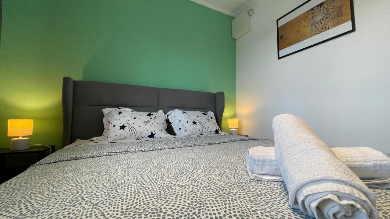 Terrace Balcony Downtown Delight Old Town Oasis City Center Universitate Square Old Town บูคาเรสต์ ภายนอก รูปภาพ