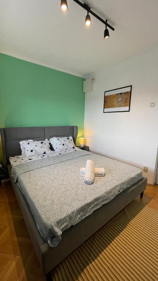 Terrace Balcony Downtown Delight Old Town Oasis City Center Universitate Square Old Town บูคาเรสต์ ภายนอก รูปภาพ