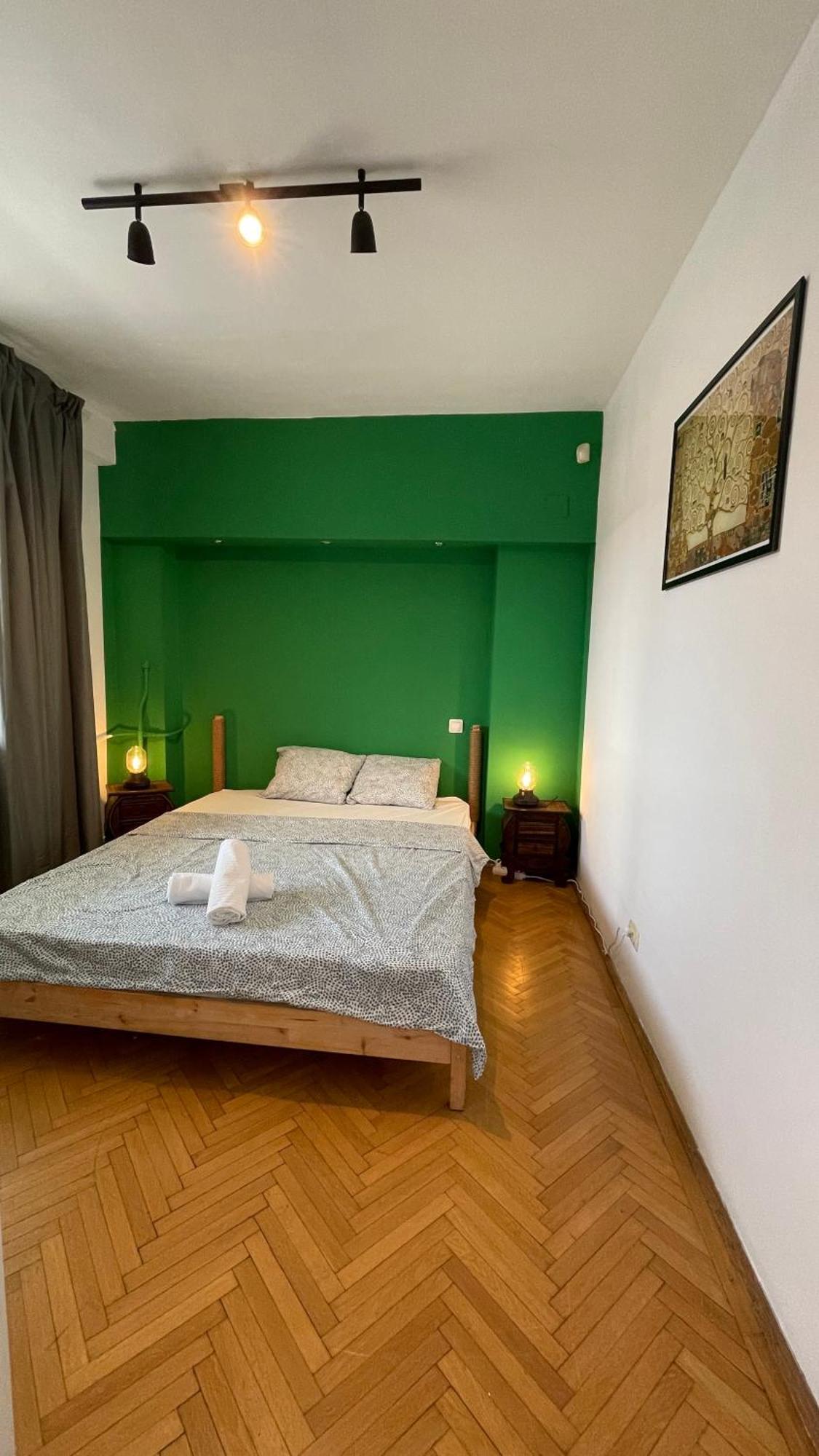 Terrace Balcony Downtown Delight Old Town Oasis City Center Universitate Square Old Town บูคาเรสต์ ภายนอก รูปภาพ